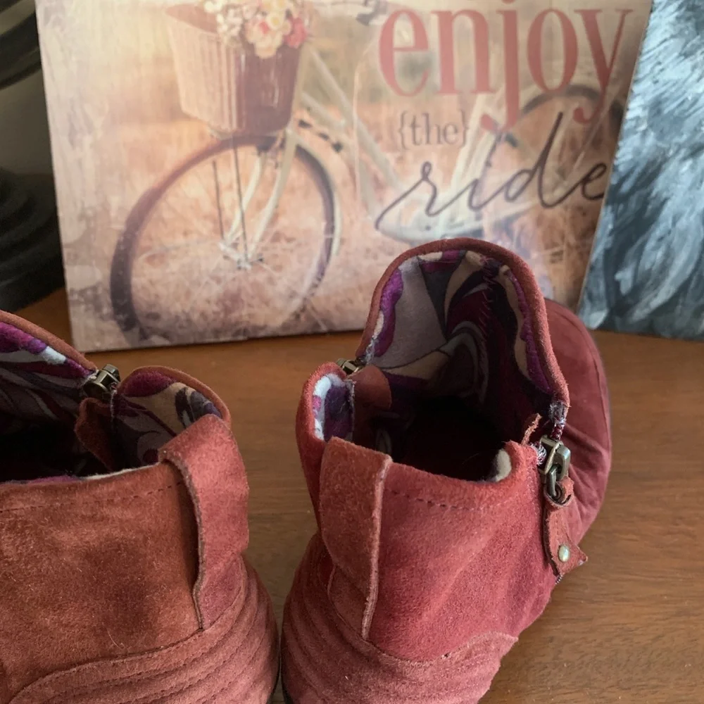 Cobb Hill Leather Ankle Booties 5.5